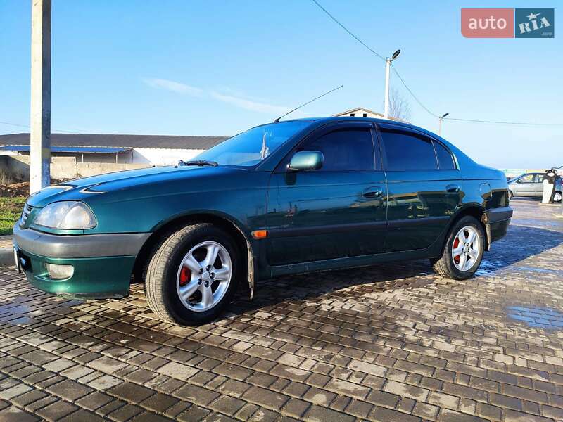 Седан Toyota Avensis 1998 в Белгороде-Днестровском