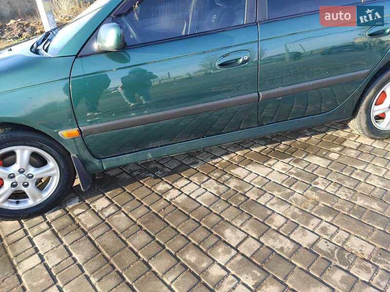 Седан Toyota Avensis 1998 в Белгороде-Днестровском