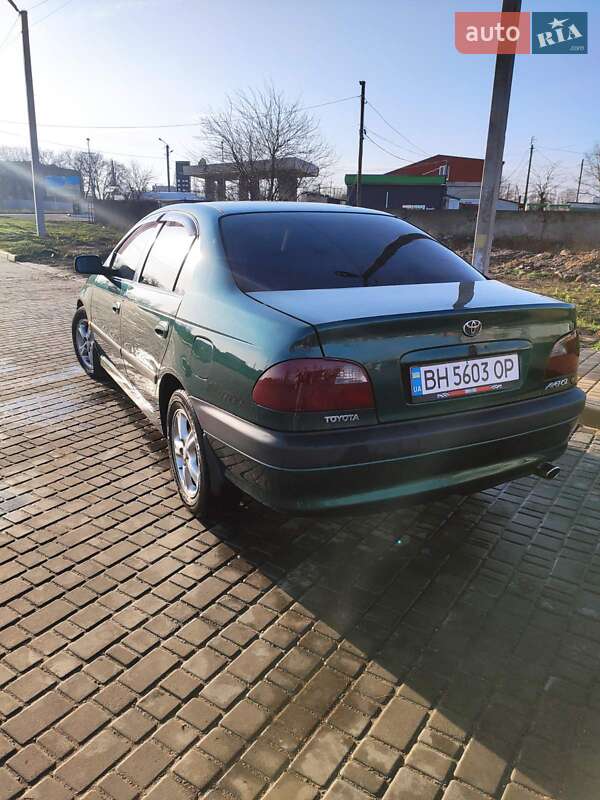 Седан Toyota Avensis 1998 в Белгороде-Днестровском