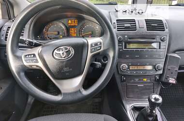 Седан Toyota Avensis 2009 в Турці