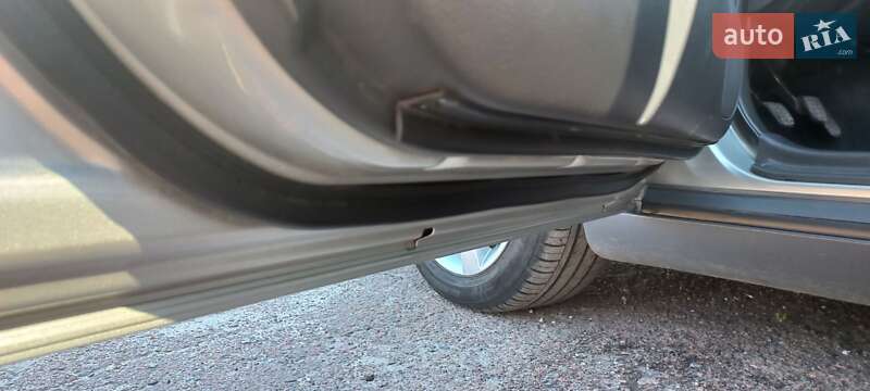 Седан Toyota Avensis 2003 в Чернігові