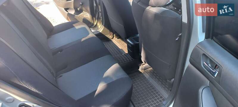 Седан Toyota Avensis 2003 в Чернігові