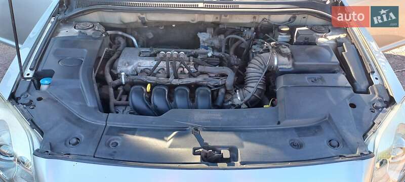 Седан Toyota Avensis 2003 в Чернігові