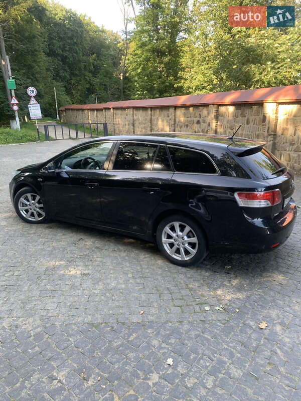 Універсал Toyota Avensis 2009 в Чернівцях