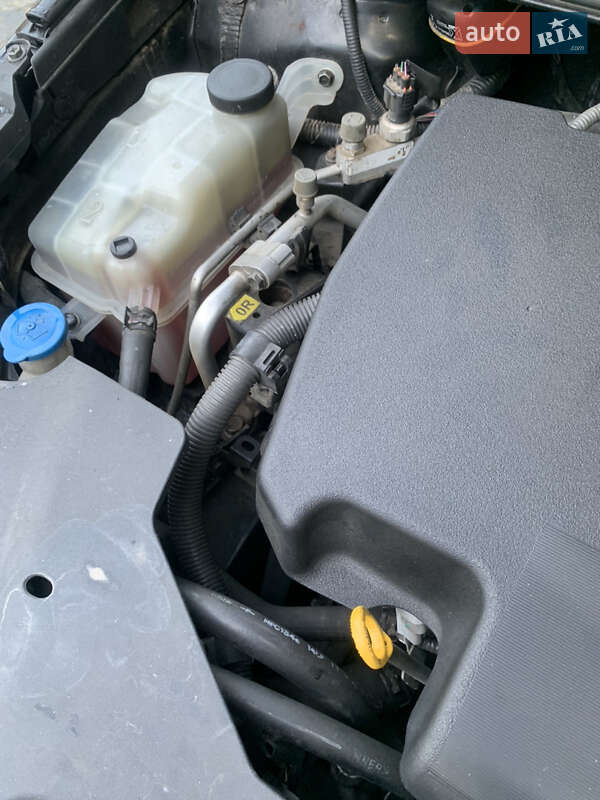 Універсал Toyota Avensis 2009 в Чернівцях