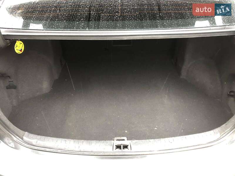 Седан Toyota Avensis 2015 в Лугинах