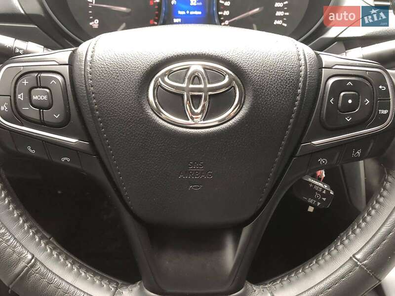 Седан Toyota Avensis 2015 в Лугинах