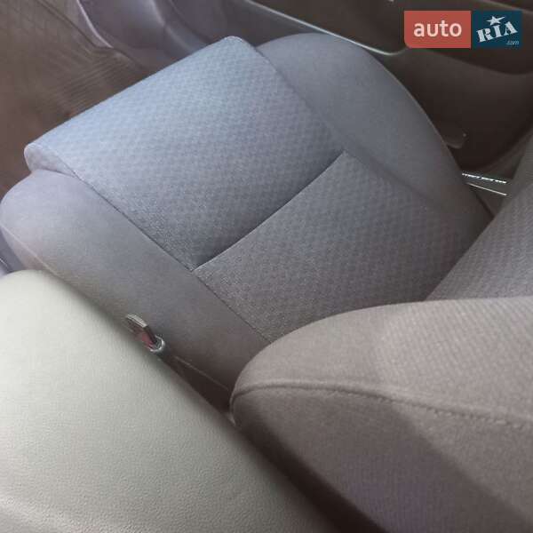 Универсал Toyota Avensis 2003 в Конотопе