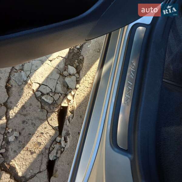 Универсал Toyota Avensis 2003 в Конотопе