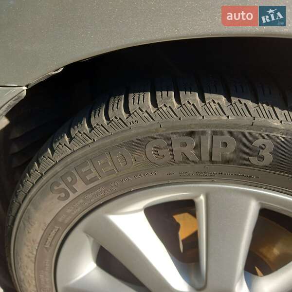 Универсал Toyota Avensis 2003 в Конотопе