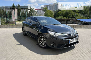 Седан Toyota Avensis 2015 в Хмельницком