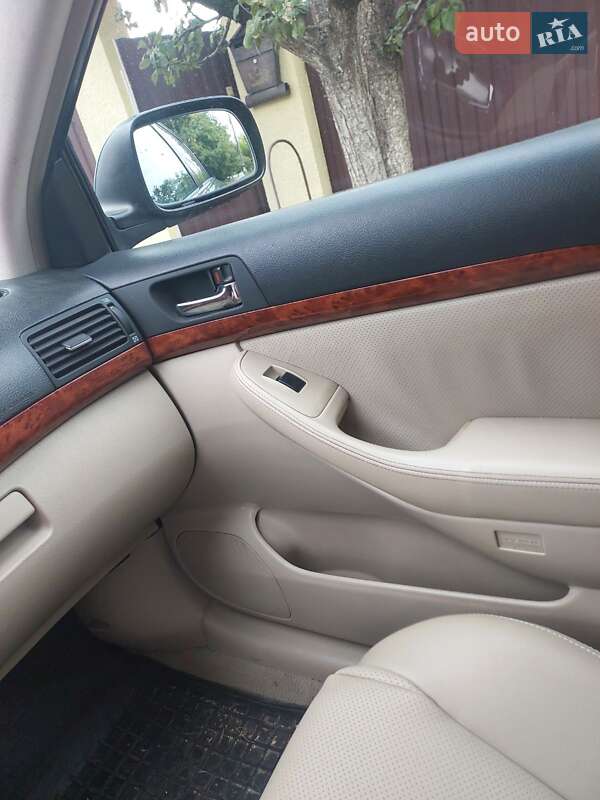 Седан Toyota Avensis 2004 в Каменец-Подольском