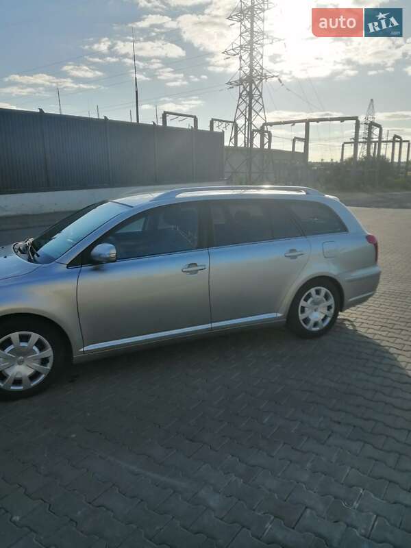 Універсал Toyota Avensis 2008 в Луцьку