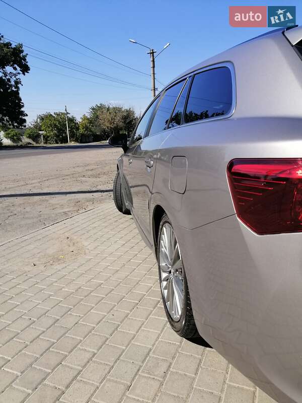 Универсал Toyota Avensis 2016 в Николаеве