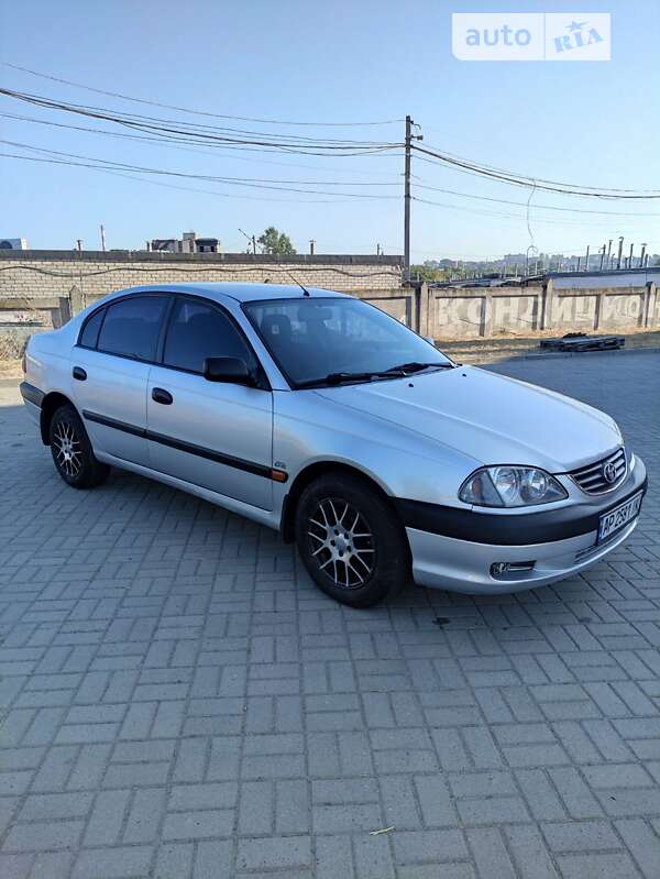 Седан Toyota Avensis 2001 в Запорожье