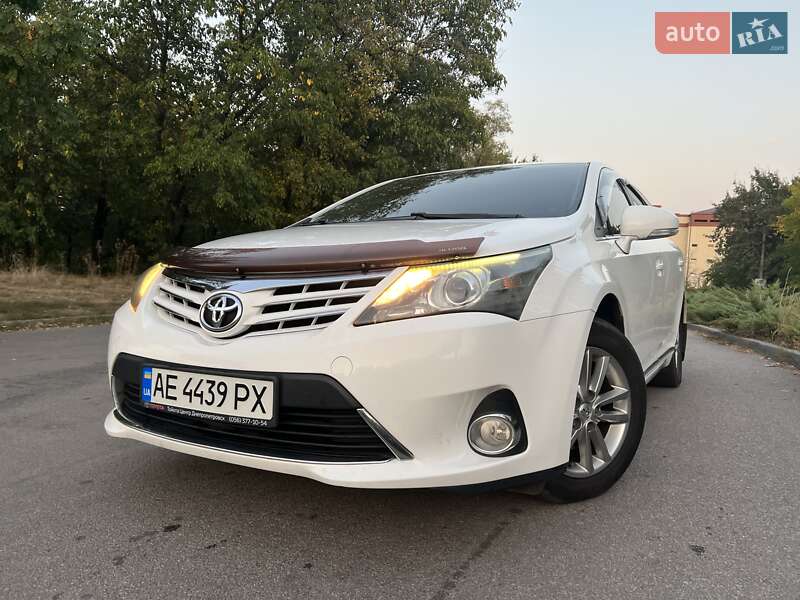 Седан Toyota Avensis 2012 в Днепре