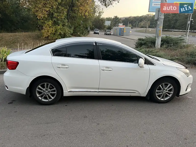 Toyota Avensis 2012