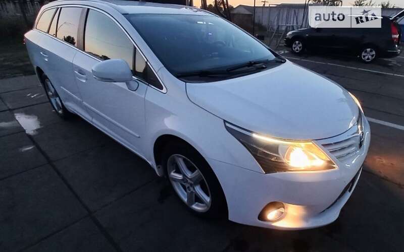 Универсал Toyota Avensis 2015 в Киеве