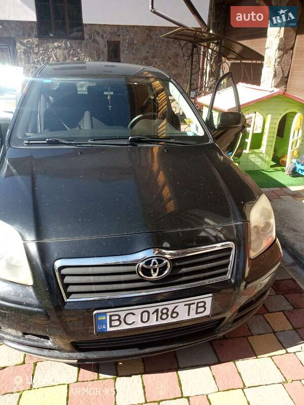 Седан Toyota Avensis 2006 в Сколе