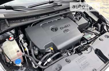 Седан Toyota Avensis 2015 в 