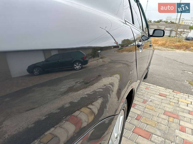 Седан Toyota Avensis 2003 в Одесі