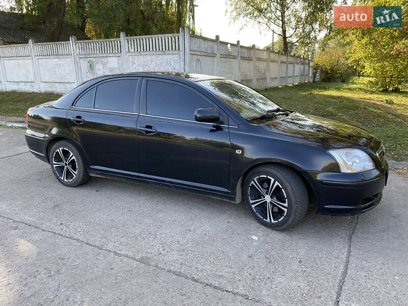 Седан Toyota Avensis 2004 в Прилуках