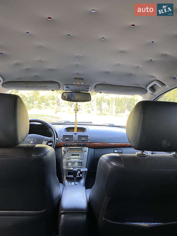 Седан Toyota Avensis 2004 в Прилуках