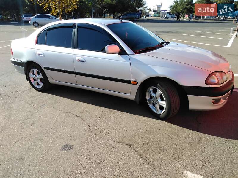Седан Toyota Avensis 1998 в Одессе