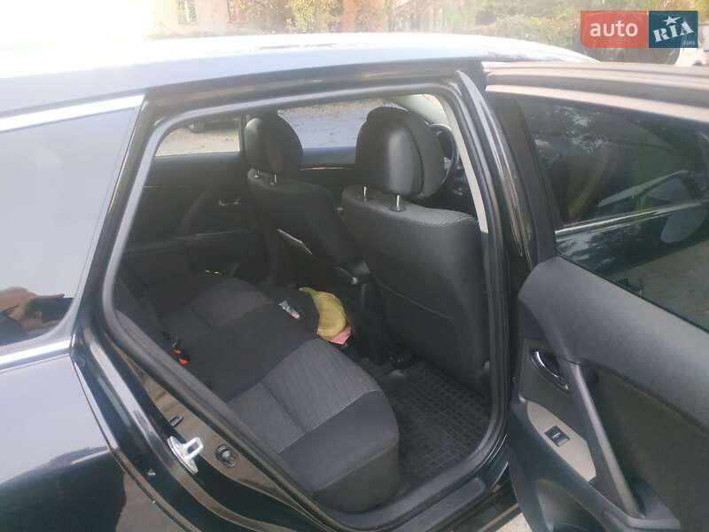 Універсал Toyota Avensis 2011 в Запоріжжі