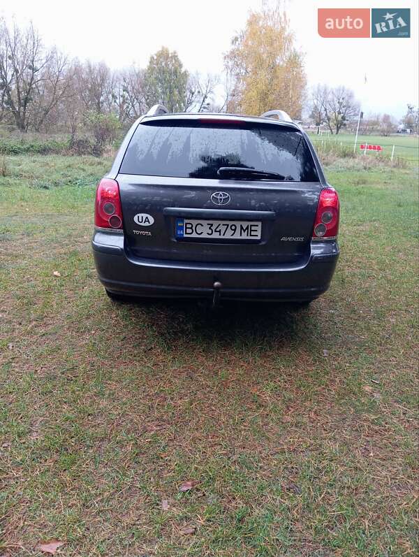 Универсал Toyota Avensis 2006 в Радехове