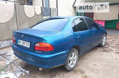 Седан Toyota Avensis 1998 в Рівному