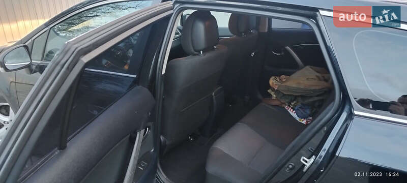 Универсал Toyota Avensis 2011 в Умани