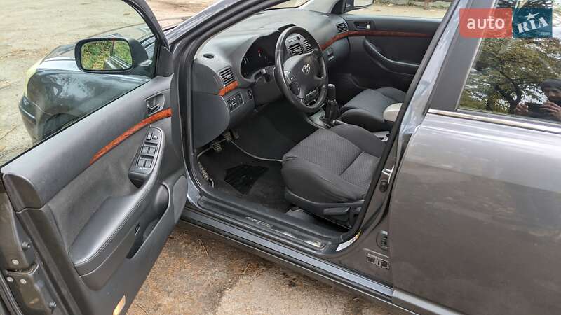 Универсал Toyota Avensis 2005 в Луцке