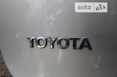 Toyota Avensis 2011