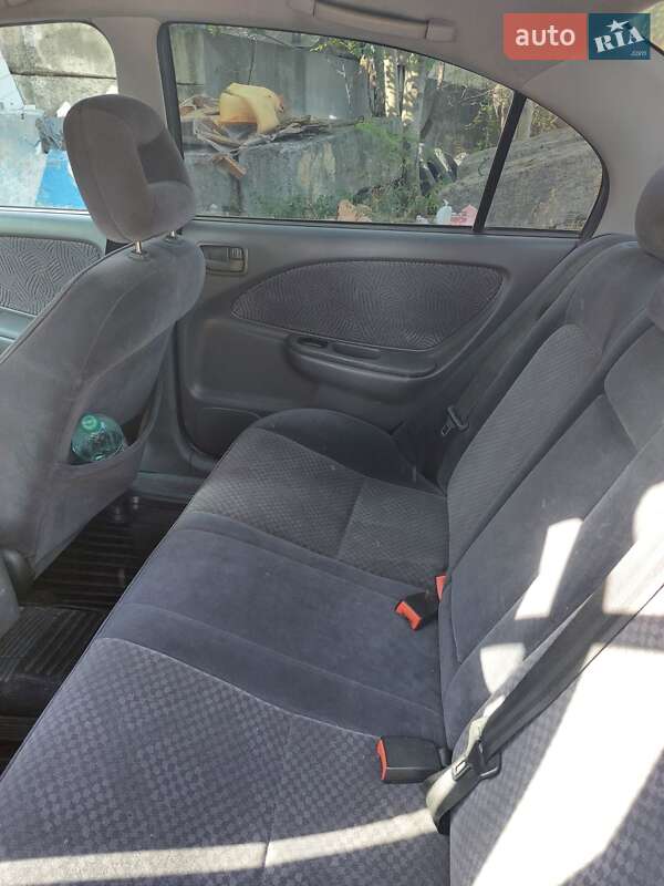 Седан Toyota Avensis 2000 в Одесі