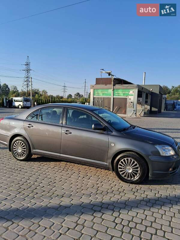 Седан Toyota Avensis 2006 в Львові