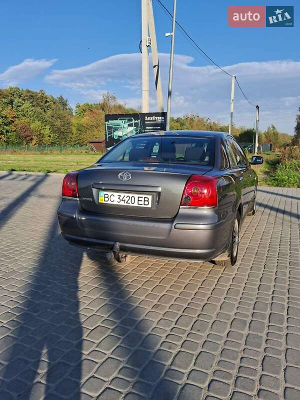 Седан Toyota Avensis 2006 в Львові