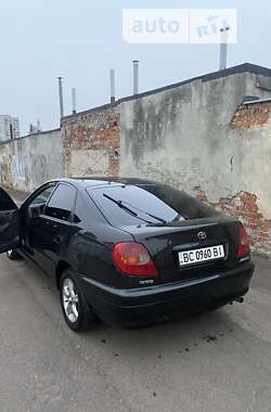 Лифтбек Toyota Avensis 2000 в Львове