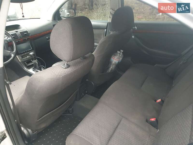 Седан Toyota Avensis 2005 в Запорожье