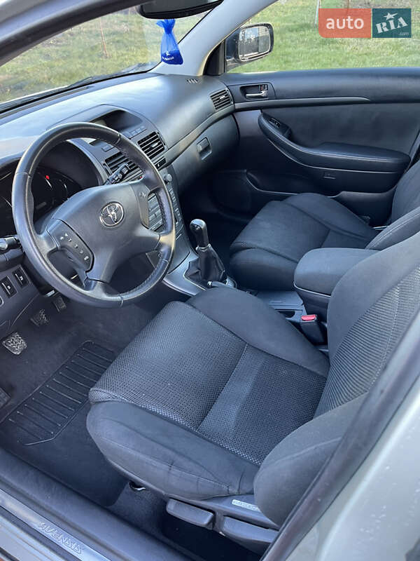 Универсал Toyota Avensis 2004 в Киеве
