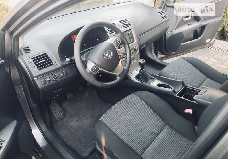 Хэтчбек Toyota Avensis 2011 в Виннице