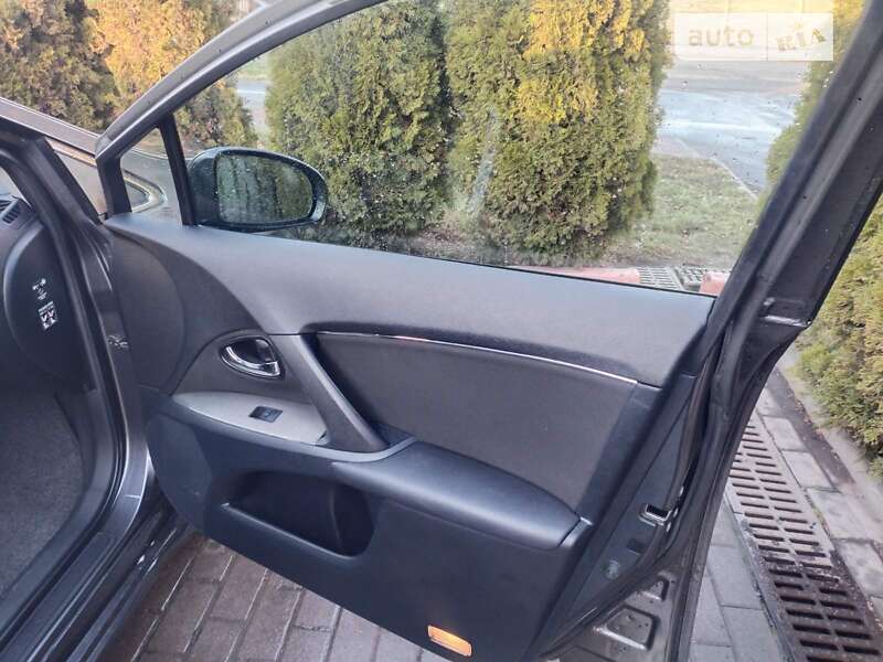 Хэтчбек Toyota Avensis 2011 в Виннице