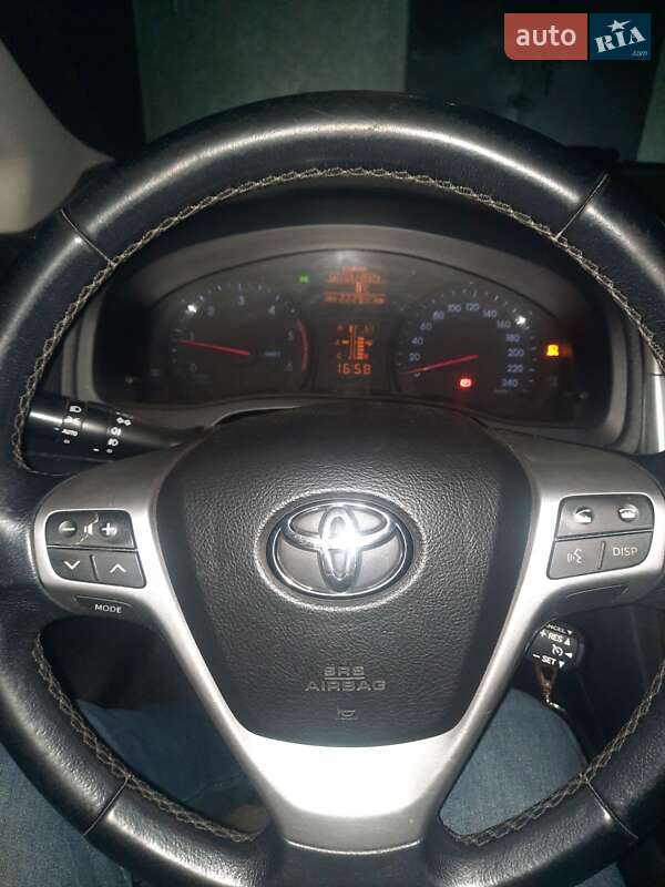 Універсал Toyota Avensis 2013 в Ізмаїлі