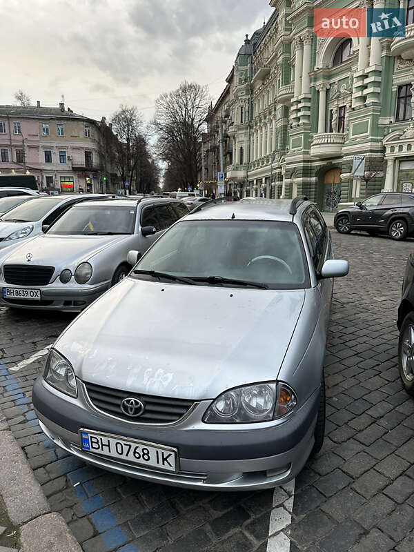 Універсал Toyota Avensis 2000 в 