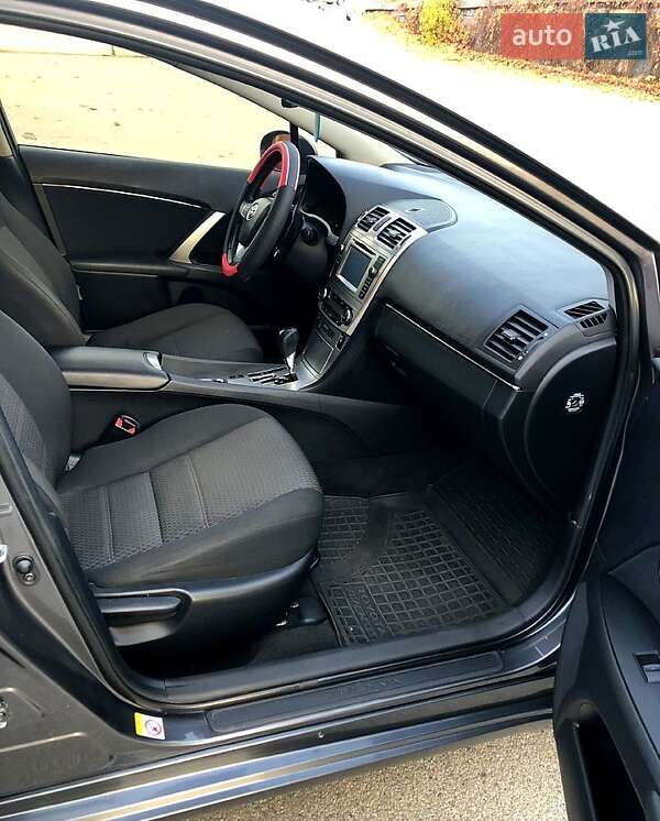 Універсал Toyota Avensis 2015 в Дніпрі