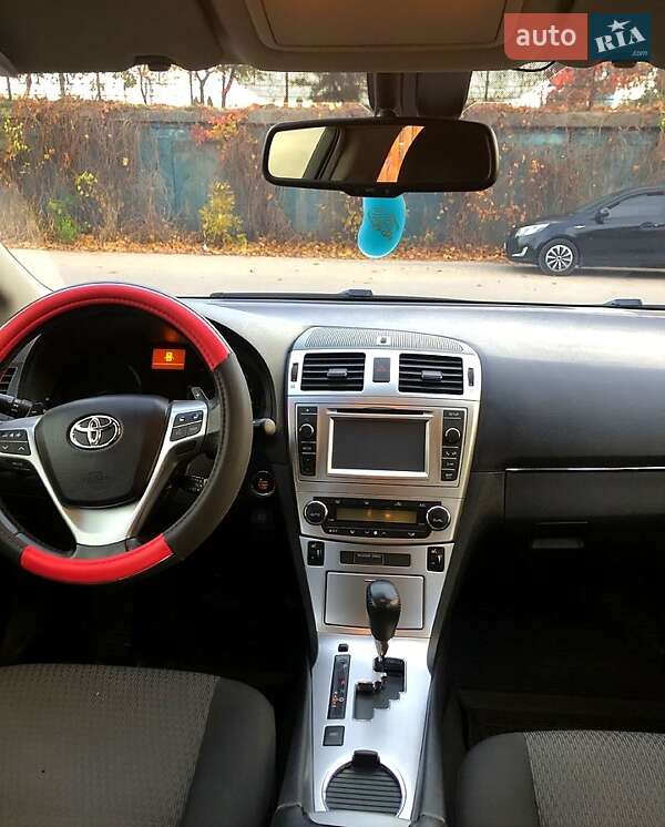 Універсал Toyota Avensis 2015 в Дніпрі