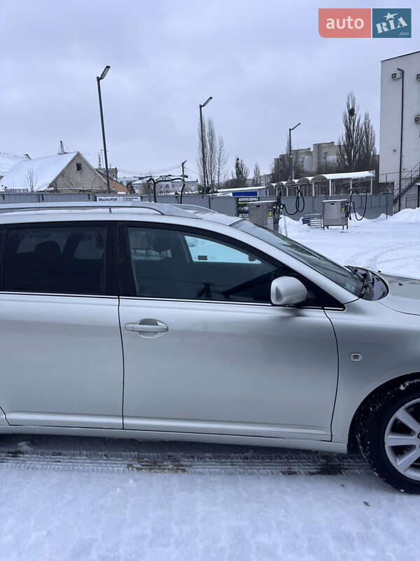 Универсал Toyota Avensis 2004 в Луцке