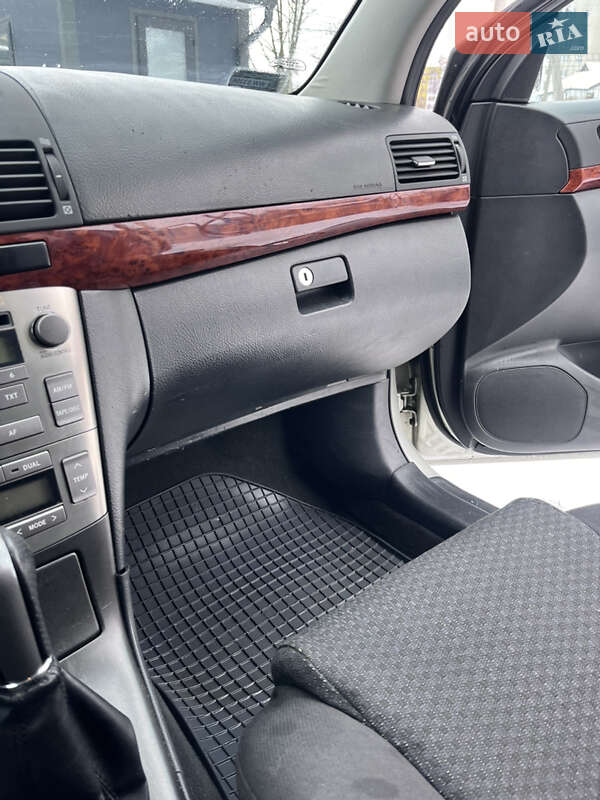 Универсал Toyota Avensis 2004 в Луцке