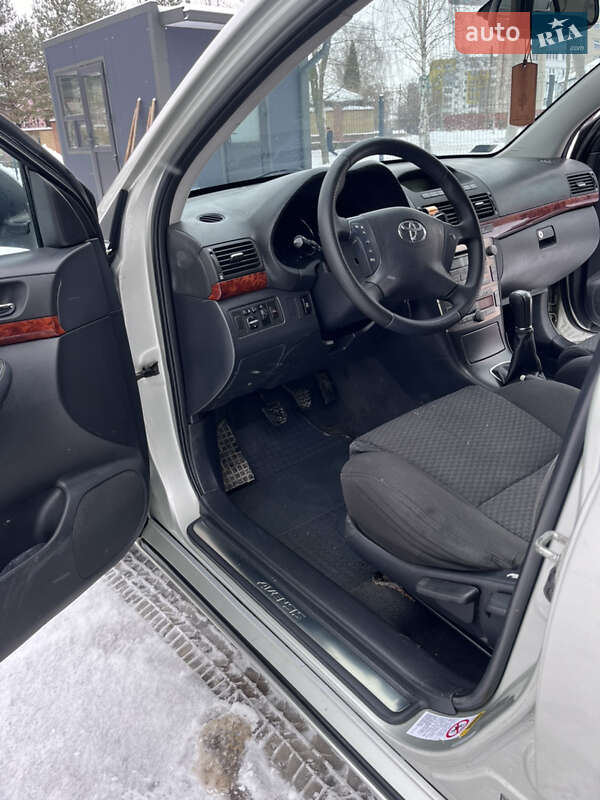 Универсал Toyota Avensis 2004 в Луцке