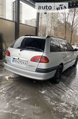 Универсал Toyota Avensis 2000 в Киеве